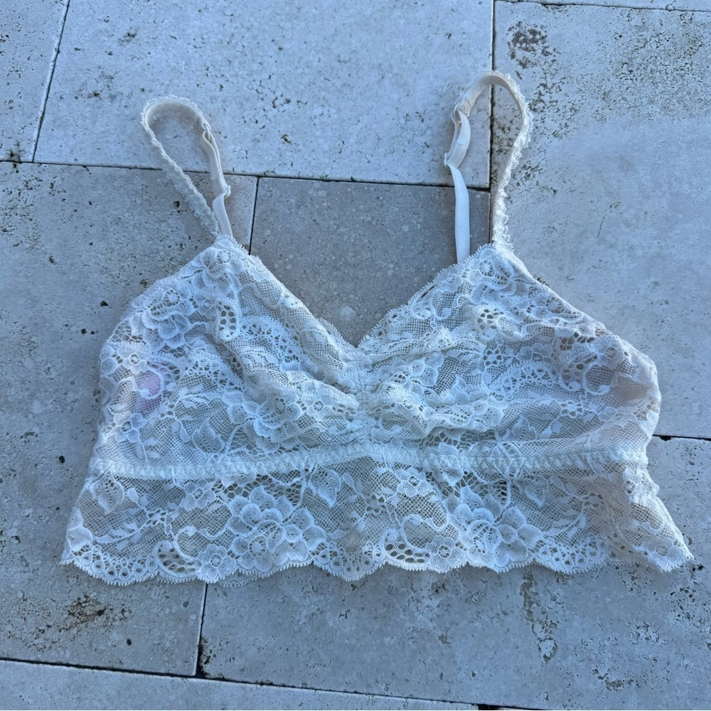 Pink Victoria’s Secret Bralette Medium Lace Pullover Bra